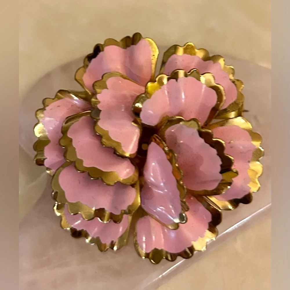 Vintage Pink Painted Metal Carnation Brooch - Picture 3 of 11